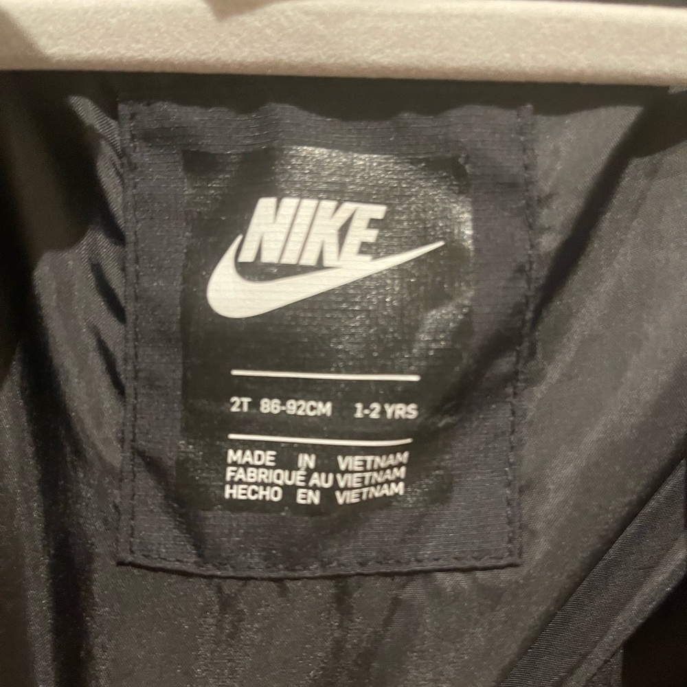 Nike Kids Black Puffer Jacket - Picture 4 of 5